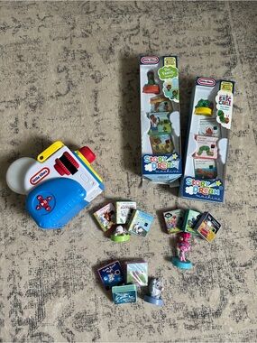 Blue & White Story Dream Machine Kids Projector Toy